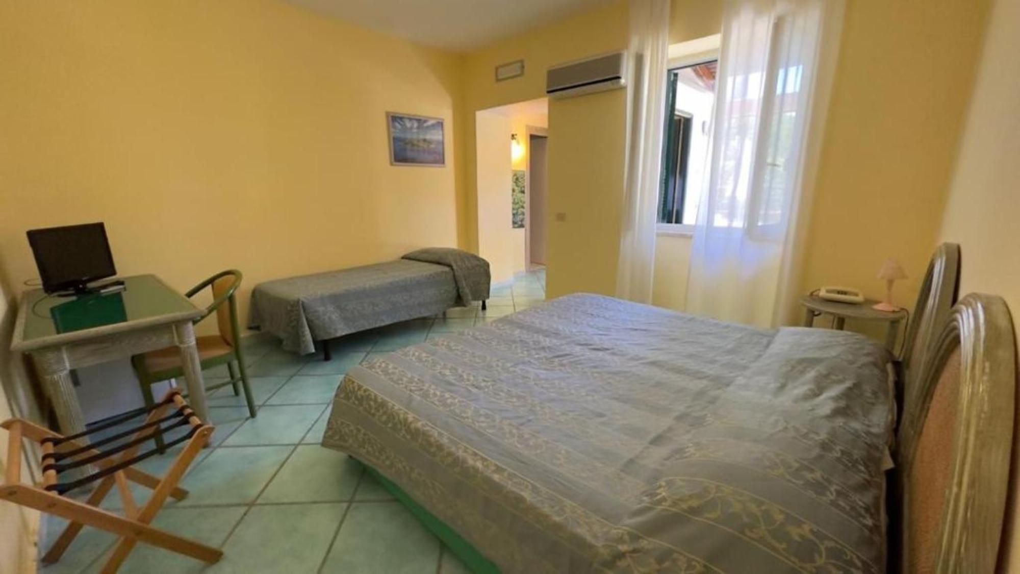 Hotel Oasi Castiglione Casamicciola Terme Ruang foto