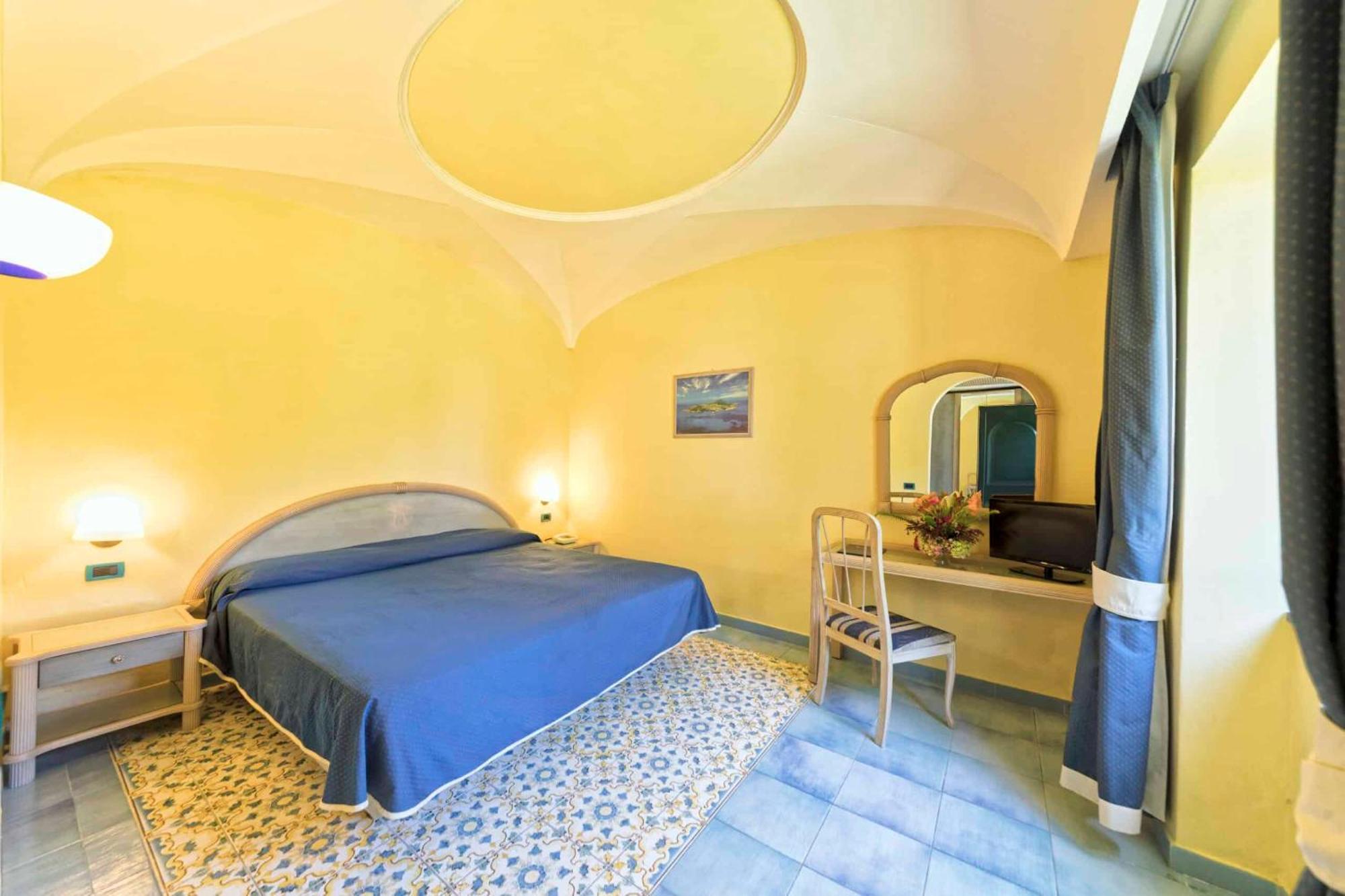 Hotel Oasi Castiglione Casamicciola Terme Ruang foto
